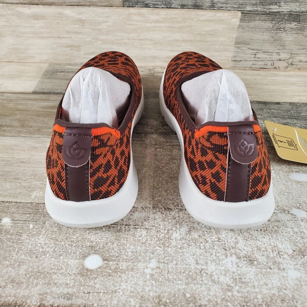 Spenco EPIC Stretch Womens Shoes Sz 5 Orange Giraffe Print Slip On Round Toe